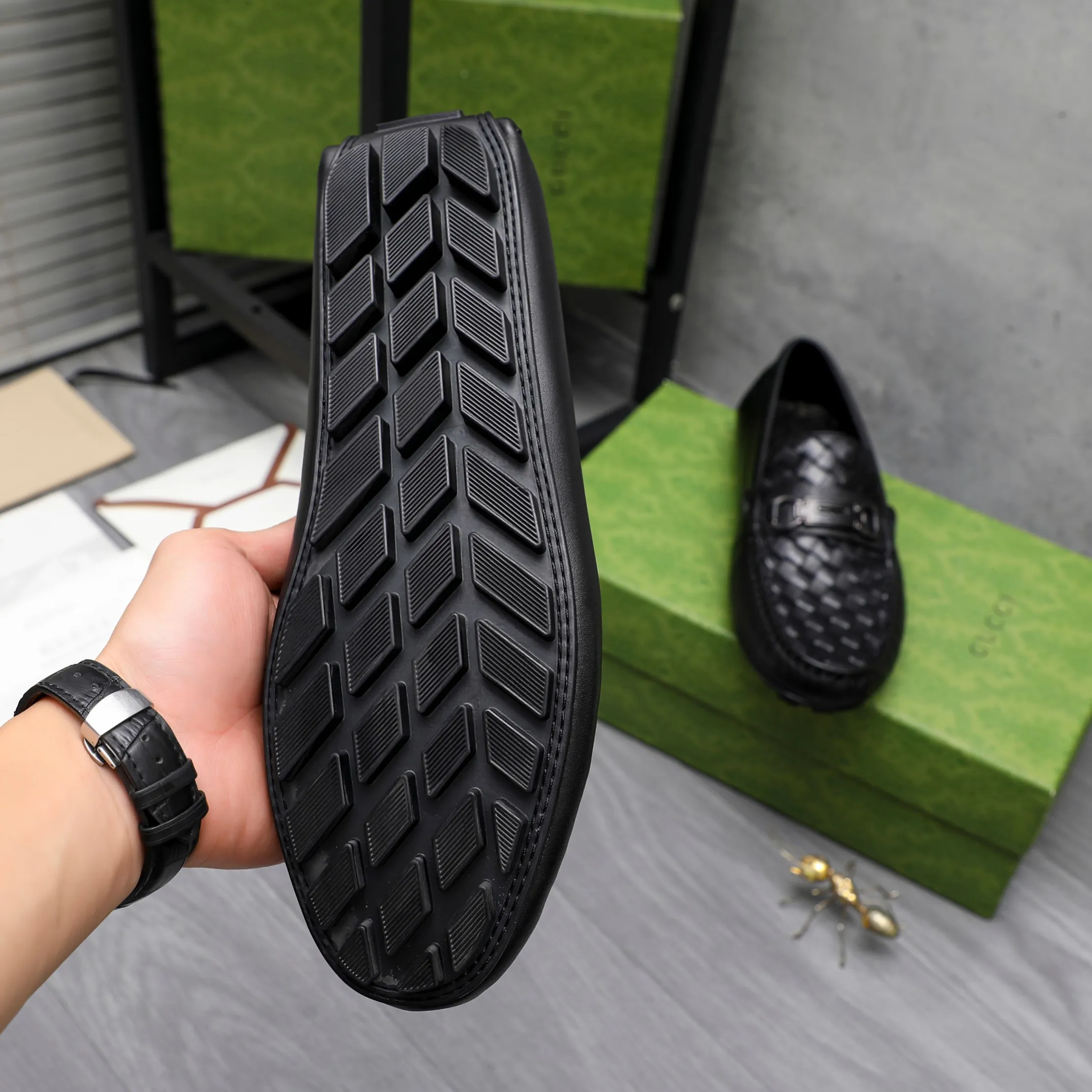 Men's shoes 💰400 Product trademark: GUCCI "Gucci" casual slip-on shoes Regular size: 38-44 (45 is custom-made and non-returnable) Product materials: Selected woven cowhide upper, sheepskin lining, rubber outsole